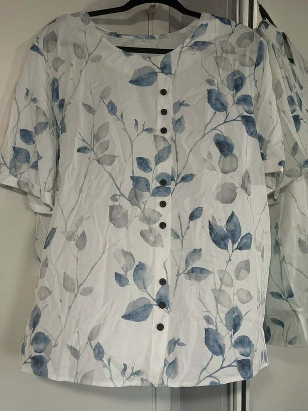White & Blue Watercolor Branch Print Short Sleeve Top | 2XL | New without tags